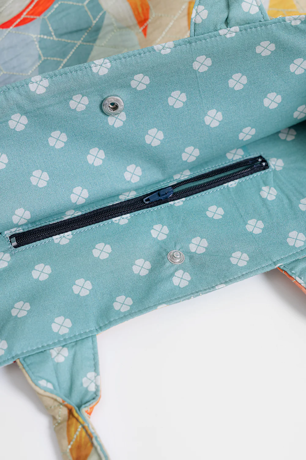 Elegant Blossom Pattern Crossbody Bag - Image 4